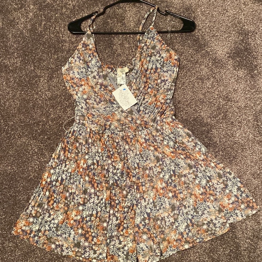 Cute romper for the summer! Brand new…. Size: M